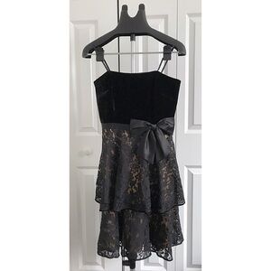 LAUNDRY by SHELLI SEGAL Strapless Velvet & Lace Party Dress